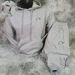 Conjunto buzo NIKE